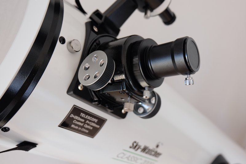 Two-inch focuser with a 1.25-inch adapter installed.