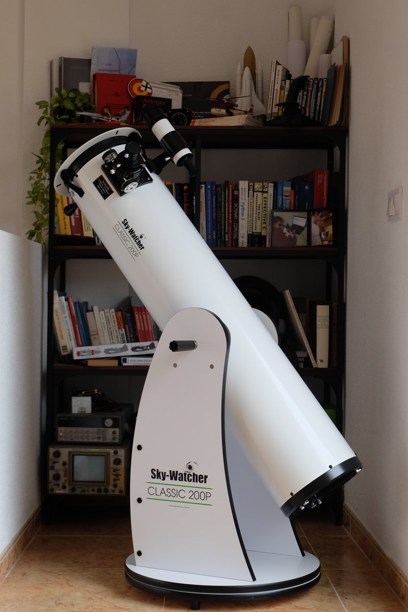 Sky-Watcher 200P Classic telescope on its Dobsonian mount.